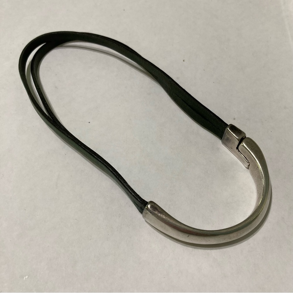 Unique Green Leather strap wrap bracelet metallic U shape magnetic closure - Picture 4 of 10